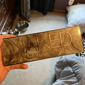 Urban Decay Naked Smoky Eyeshadow Palette